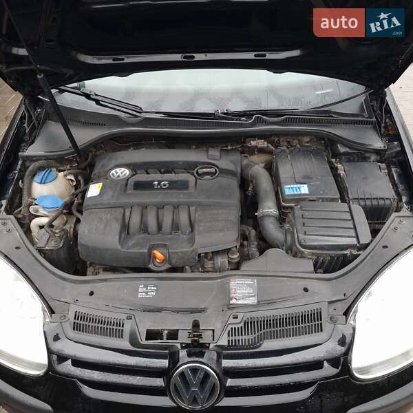 Хэтчбек Volkswagen Golf 2005 в Виннице