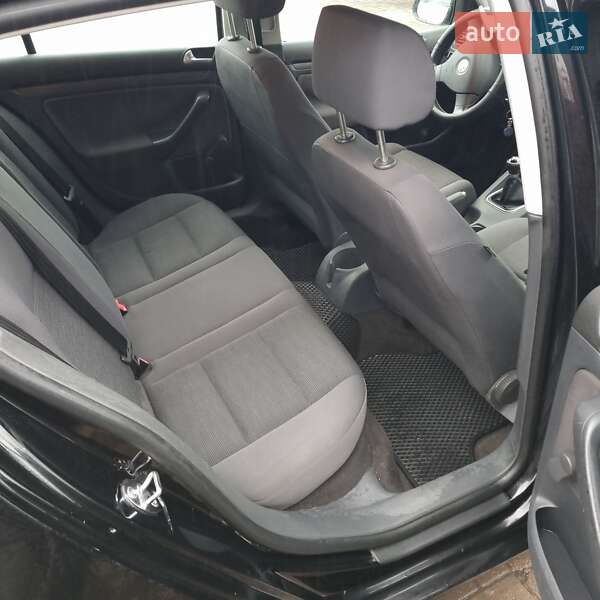 Хэтчбек Volkswagen Golf 2005 в Виннице