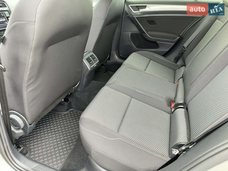 Хэтчбек Volkswagen Golf 2017 в Мукачево