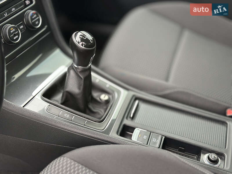 Хэтчбек Volkswagen Golf 2017 в Мукачево