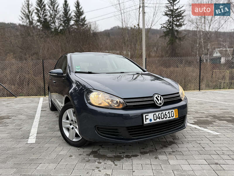 Хэтчбек Volkswagen Golf 2010 в Кременце