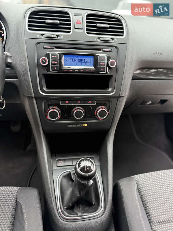 Хэтчбек Volkswagen Golf 2010 в Кременце