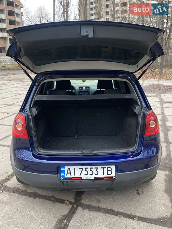 Хэтчбек Volkswagen Golf 2004 в Киеве