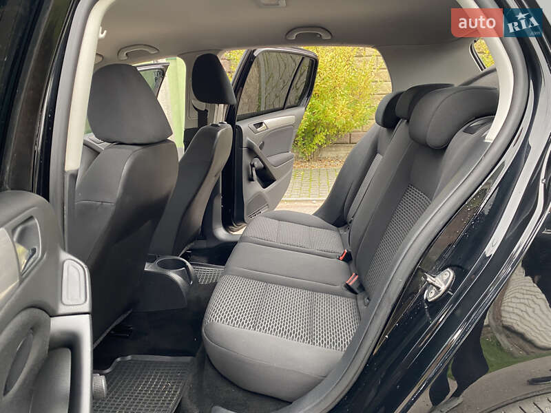 Хэтчбек Volkswagen Golf 2009 в Житомире