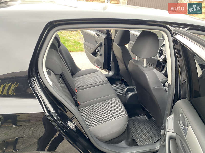 Хэтчбек Volkswagen Golf 2009 в Житомире