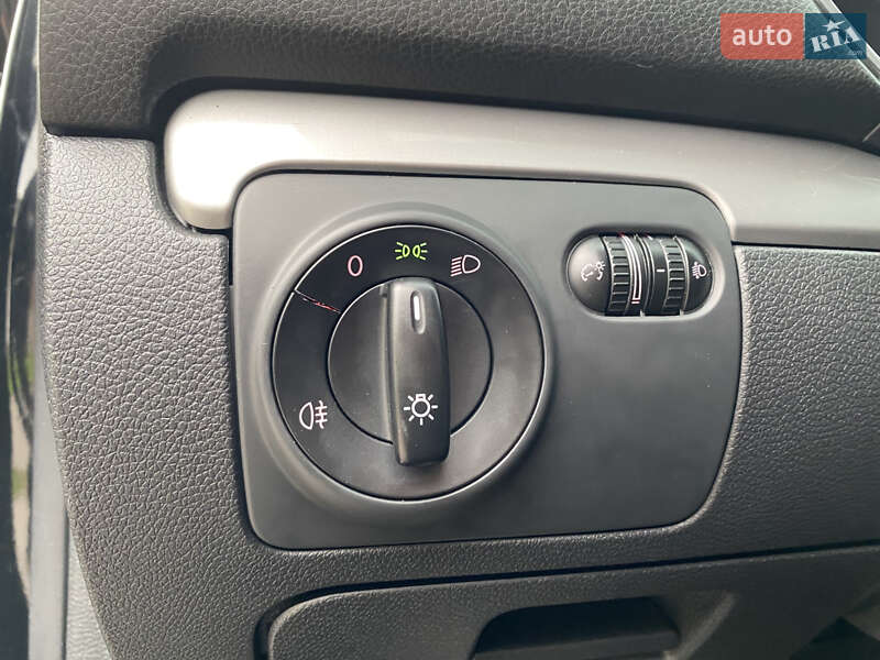 Хэтчбек Volkswagen Golf 2009 в Житомире