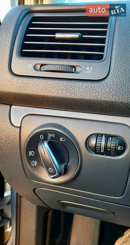 Хэтчбек Volkswagen Golf 2007 в Кропивницком