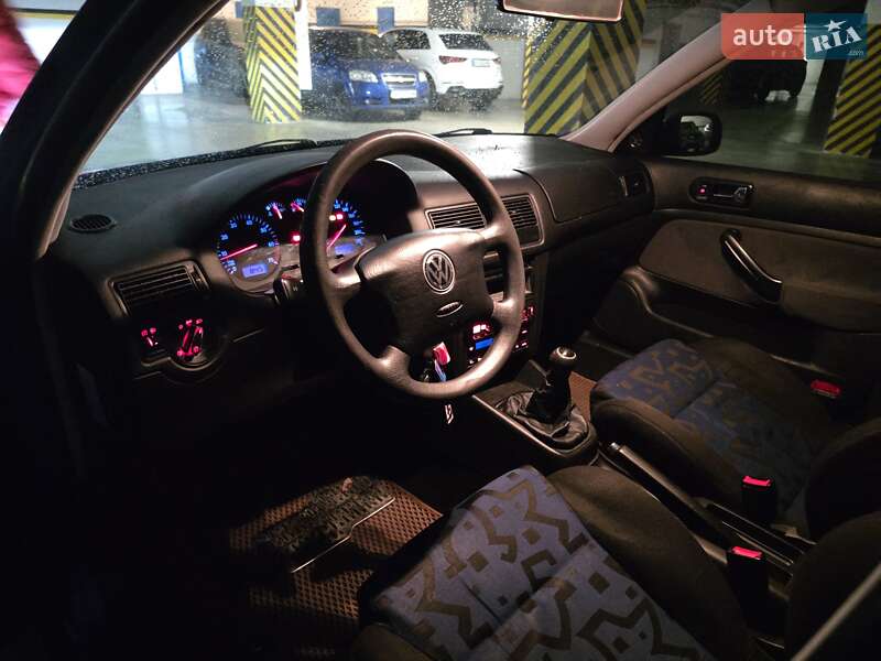 Хэтчбек Volkswagen Golf 1998 в Одессе