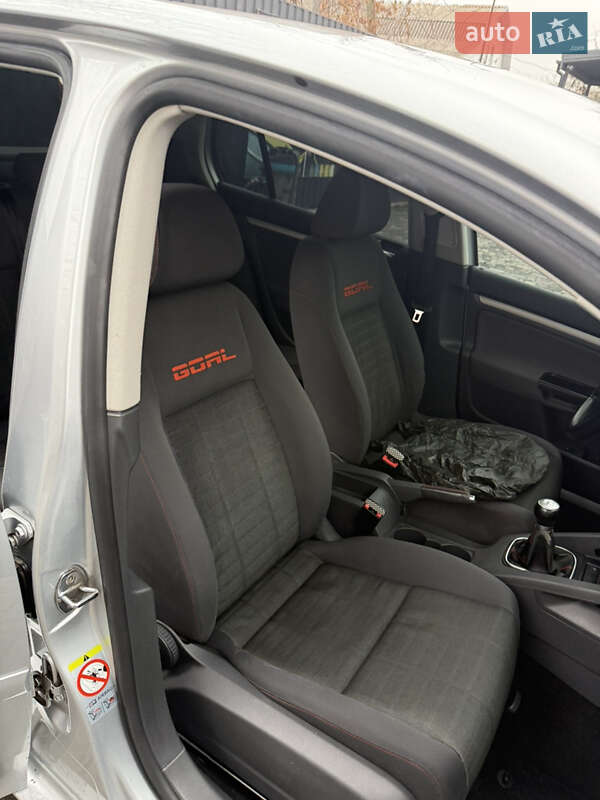 Хетчбек Volkswagen Golf 2006 в Звягелі