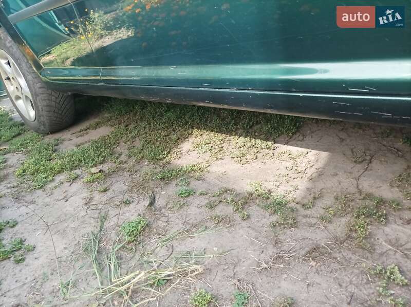 Хэтчбек Volkswagen Golf 2000 в Конотопе