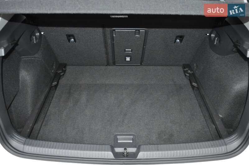 Хетчбек Volkswagen Golf 2022 в Одесі
