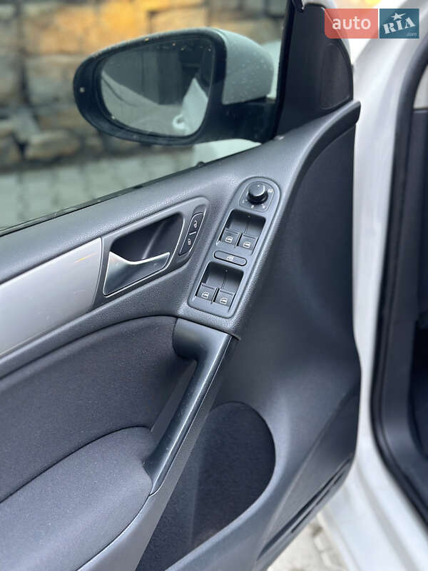 Хетчбек Volkswagen Golf 2011 в Калуші