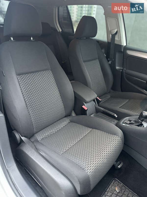 Хетчбек Volkswagen Golf 2011 в Калуші