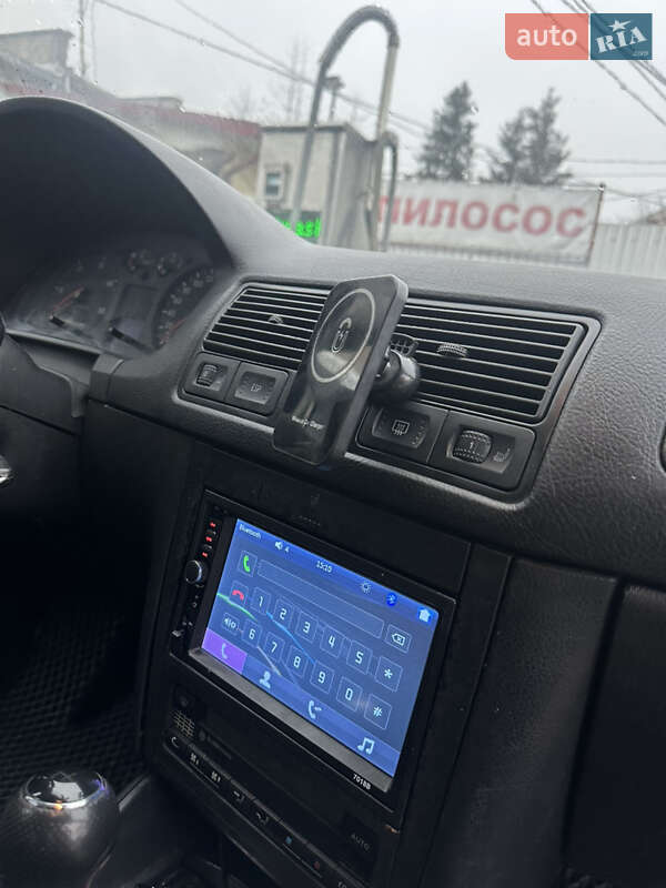 Універсал Volkswagen Golf 2002 в Чернівцях