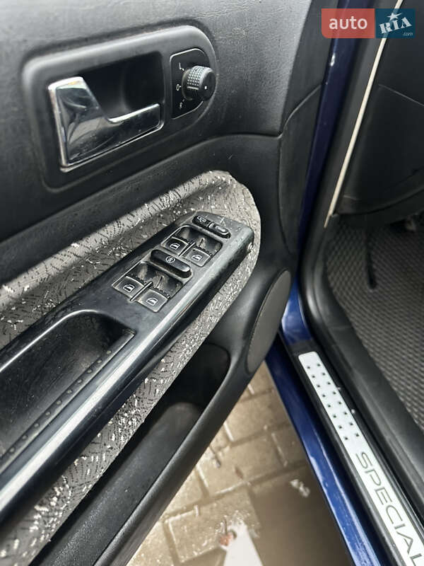 Універсал Volkswagen Golf 2002 в Чернівцях