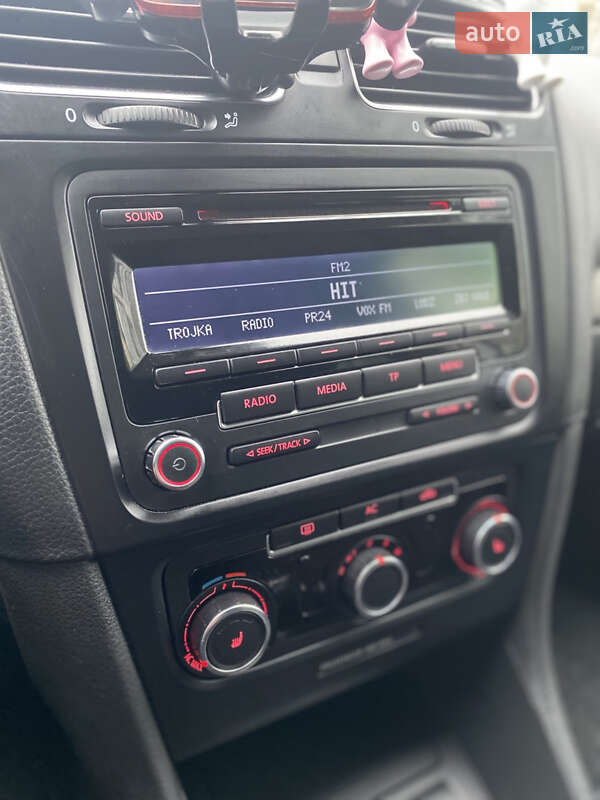 Универсал Volkswagen Golf 2011 в Жовкве