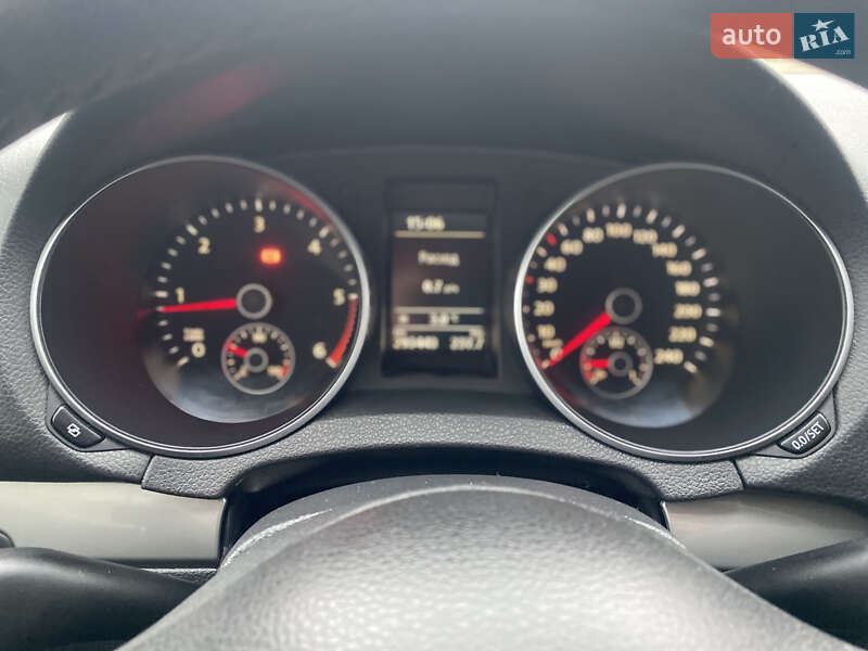 Универсал Volkswagen Golf 2011 в Жовкве