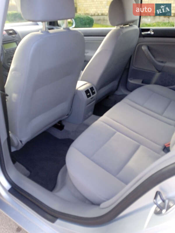 Хетчбек Volkswagen Golf 2005 в Харкові