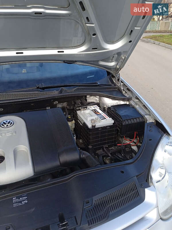 Хетчбек Volkswagen Golf 2005 в Харкові