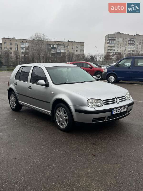 Хетчбек Volkswagen Golf 2004 в Кам'янці