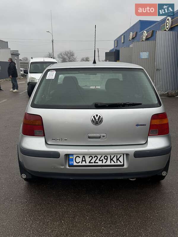 Хетчбек Volkswagen Golf 2004 в Кам'янці