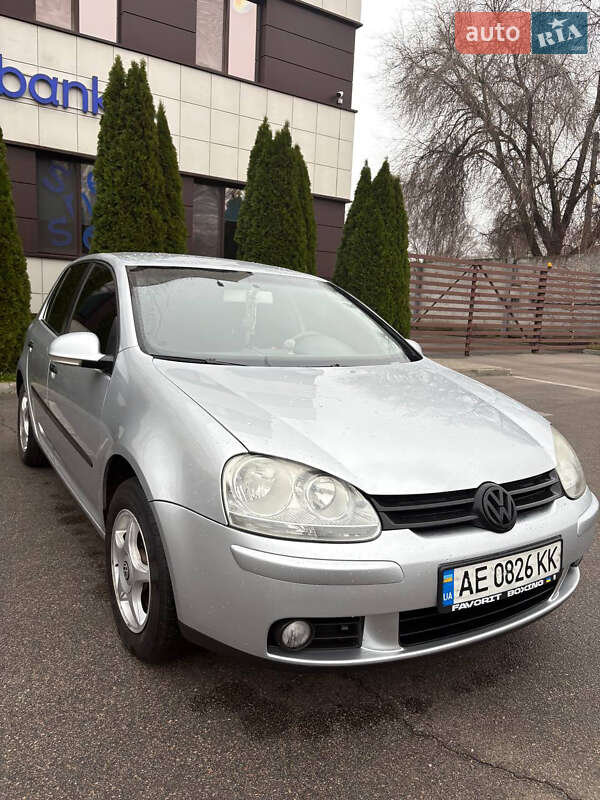 Хэтчбек Volkswagen Golf 2003 в Днепре