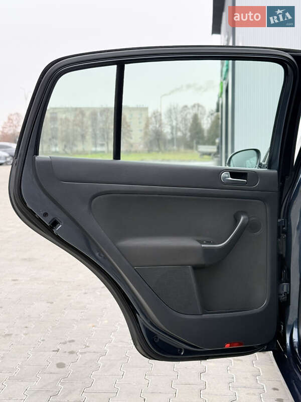 Хэтчбек Volkswagen Golf 2009 в Владимире