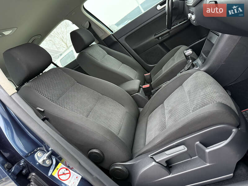 Хэтчбек Volkswagen Golf 2009 в Владимире