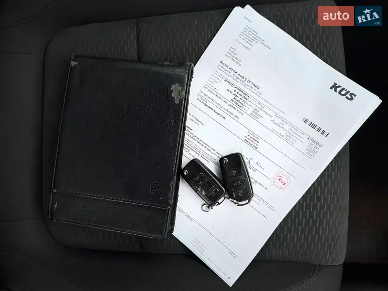 Хэтчбек Volkswagen Golf 2009 в Владимире документ