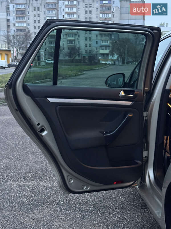 Универсал Volkswagen Golf 2012 в Черкассах