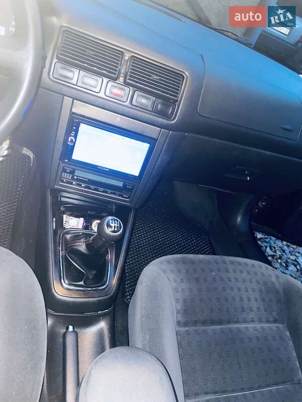 Хетчбек Volkswagen Golf 2002 в Коломиї