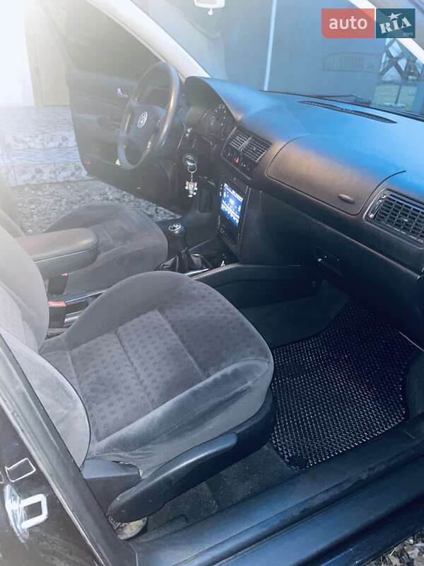 Хетчбек Volkswagen Golf 2002 в Коломиї