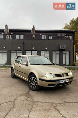 Хетчбек Volkswagen Golf 2003 в Тростянці
