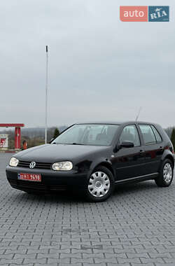 Хетчбек Volkswagen Golf 2002 в Чернівцях
