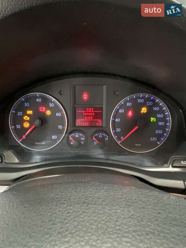 Хетчбек Volkswagen Golf 2006 в Києві