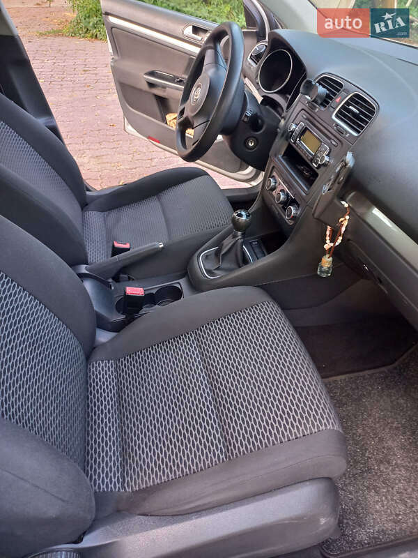 Універсал Volkswagen Golf 2010 в Львові