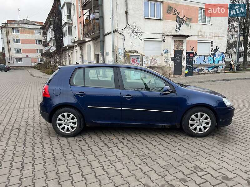 Хэтчбек Volkswagen Golf 2006 в Луцке