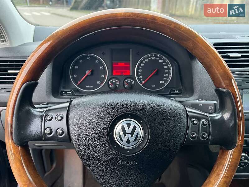 Хэтчбек Volkswagen Golf 2006 в Луцке