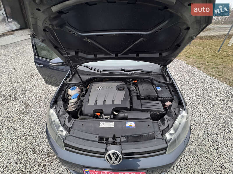 Хэтчбек Volkswagen Golf 2010 в Ковеле