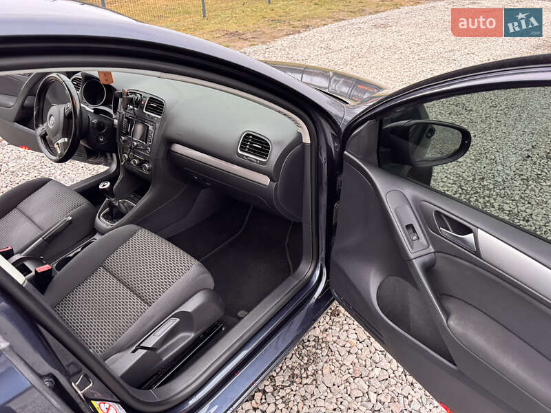 Хэтчбек Volkswagen Golf 2010 в Ковеле