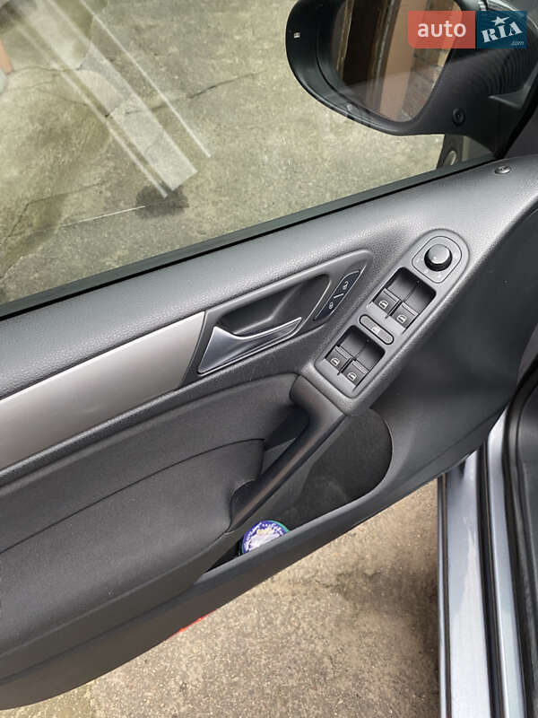 Хэтчбек Volkswagen Golf 2010 в Кропивницком фото 6 Хэтчбек Volkswagen Golf 2010 в Кропивницком