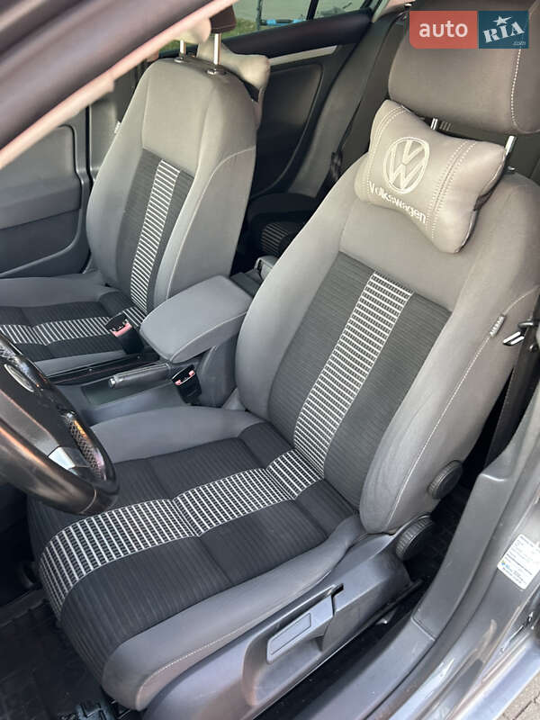 Хэтчбек Volkswagen Golf 2008 в Хмельницком