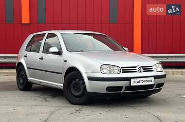 Хэтчбек Volkswagen Golf 2003 в Киеве