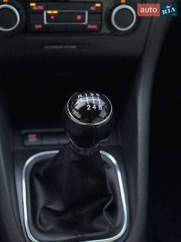 Хетчбек Volkswagen Golf 2009 в Ужгороді