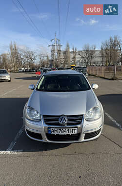 Универсал Volkswagen Golf 2007 в Коростене
