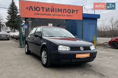 Хэтчбек Volkswagen Golf 2002 в Сумах