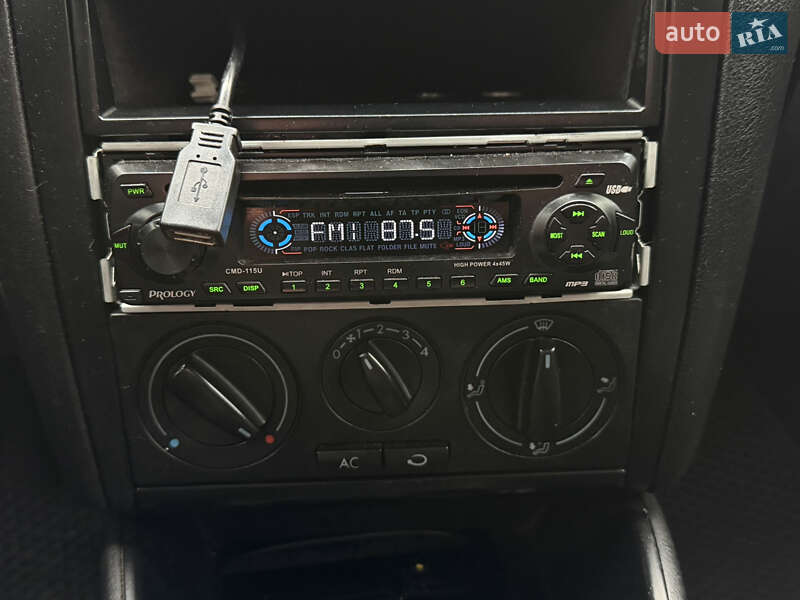 Хэтчбек Volkswagen Golf 2002 в Стрые фото 30 Хэтчбек Volkswagen Golf 2002 в Стрые