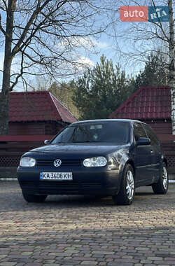 Хэтчбек Volkswagen Golf 2001 в Олевске