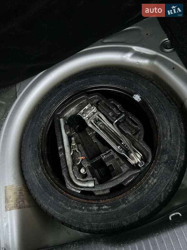 Хэтчбек Volkswagen Golf 2001 в Тростянце