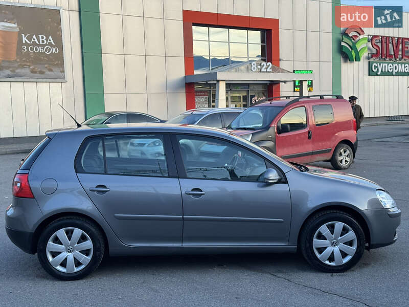 Хетчбек Volkswagen Golf 2007 в Сваляві